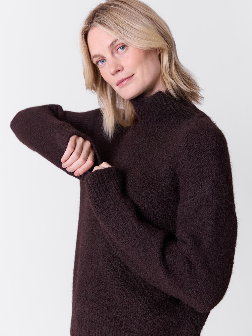 7516522 AIN 7516522_AIN-VAVITE-A26-Modell-Front_chn=match_8991_Kallie høyhalset genser AIN.jpg_Front||Front