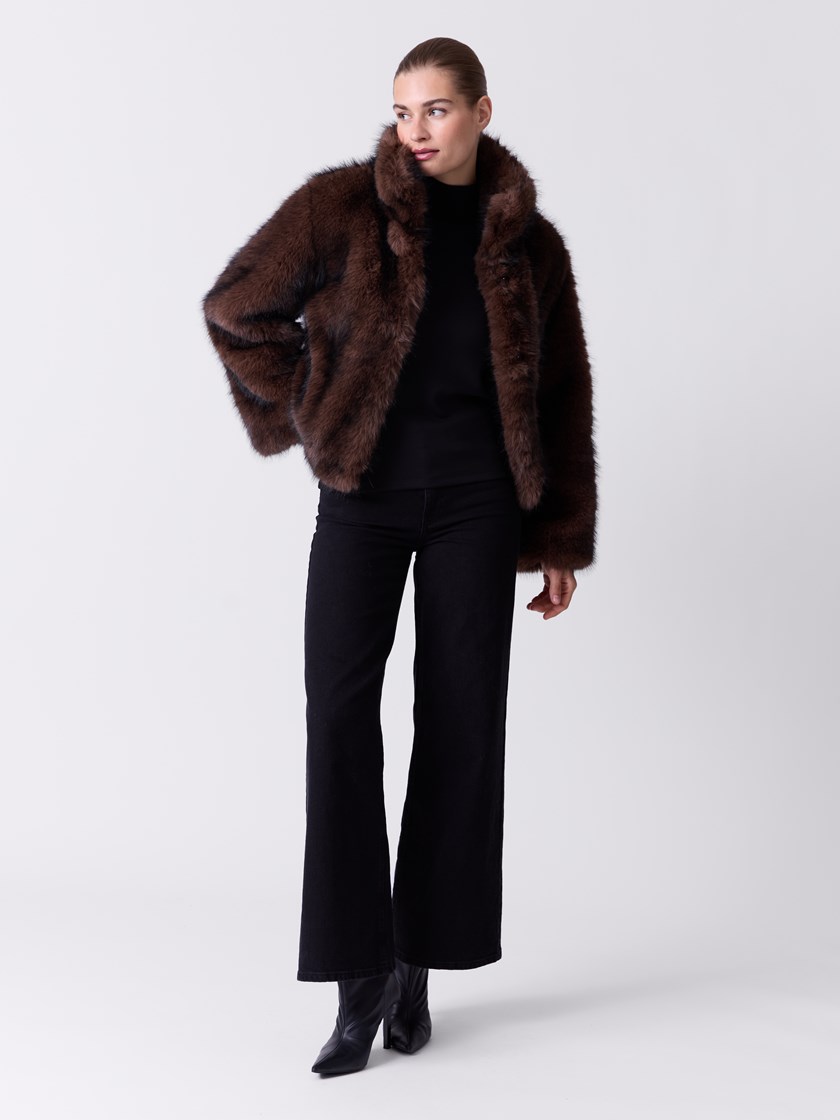 7516601 AIJ 7516601_AIJ-DONNA-A26-Modell-Front_chn=match_2653_Isolde pelsjakke AIJ.jpg_Front||Front
