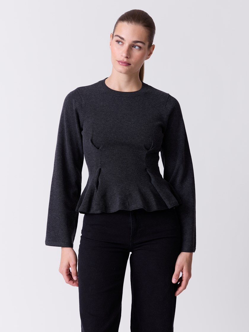 7516611 IEG 7516611_IEG-DONNA-A26-Modell-Front_chn=match_5539_Peplum genser IEG.jpg_Front||Front