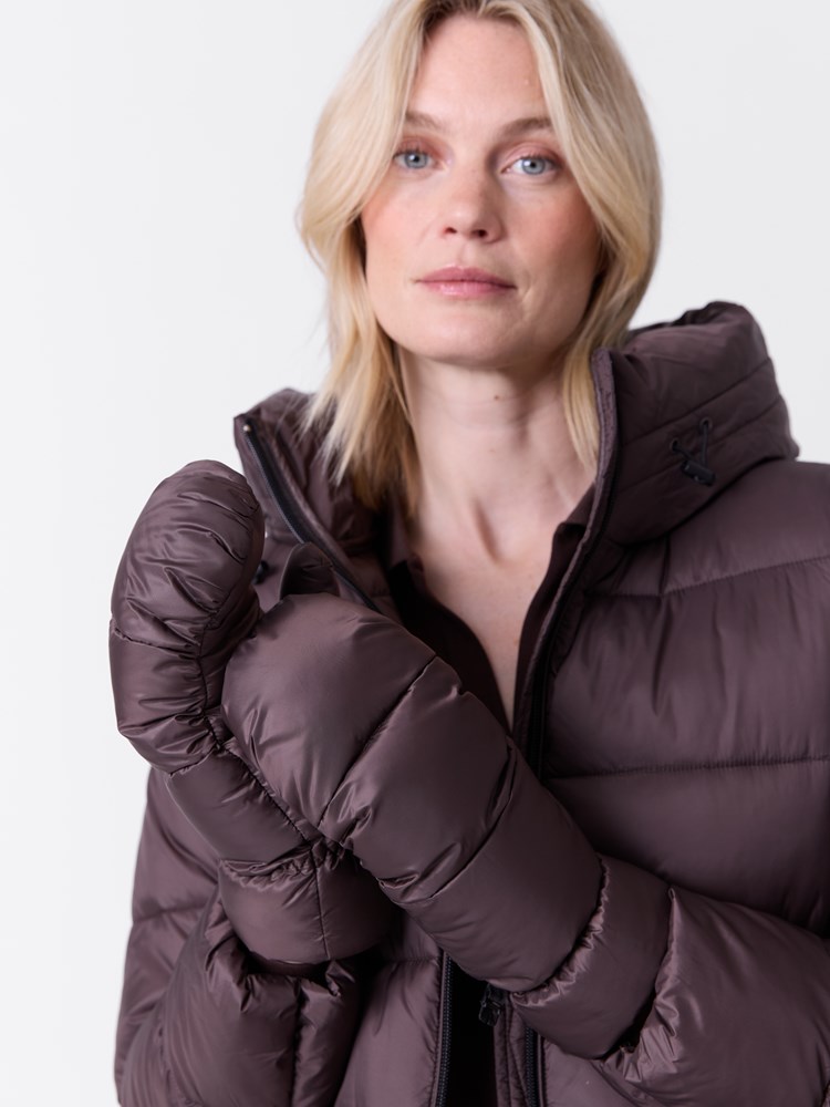 Amanda dunvott 7516625_AIN-VAVITE-A26-Modell-Front_chn=match_3674.jpg_Front||Front