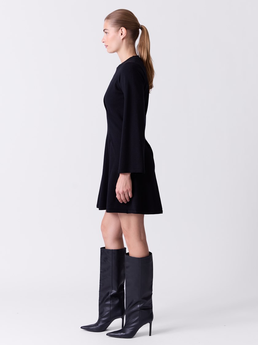 7516626 ID2 7516626_ID2-DONNA-A26-Modell-Front_chn=match_2123_Peplum kjole ID2.jpg_Front||Front