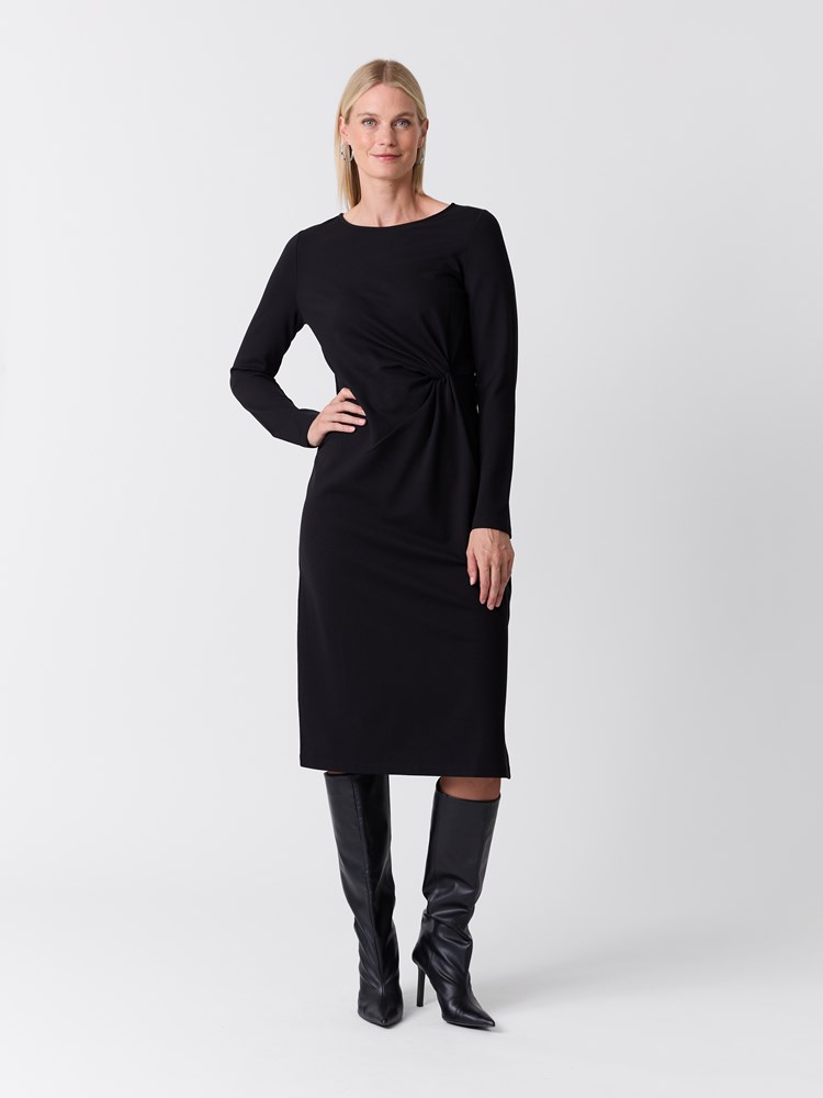 Mina kjole 7516633_ID2-VAVITE-W26-Modell-Front_chn=match_5439_Mina kjole ID2.jpg_Front||Front