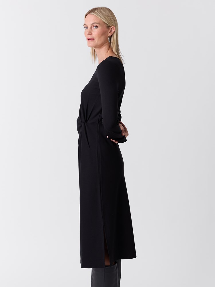 Mina kjole 7516633_ID2-VAVITE-W26-Modell-Front_chn=match_8651_Mina kjole ID2.jpg_Front||Front
