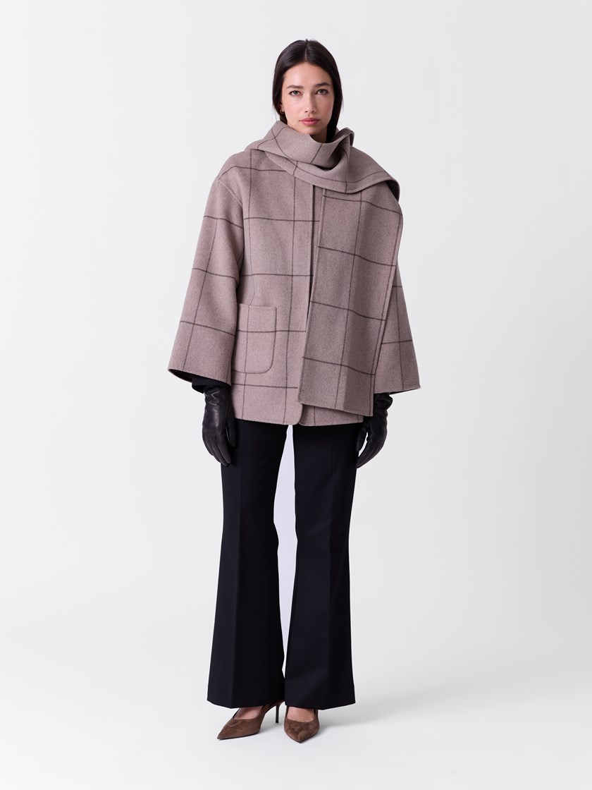 7516648 S32 7516648_S32-MARIEPHILIPPE-A26-Modell-Front_chn=match_306_Susie kåpe S32.jpg_Front||Front