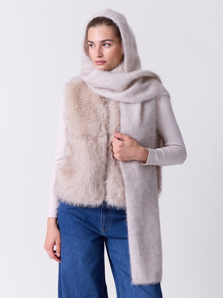 Carmela hood scarf 7516656_O79-DONNA-A26-Modell-Front_chn=match_2780_Carmela hood scarf O79.jpg_Front||Front