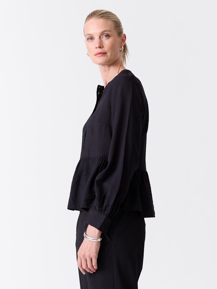 Camelia bluse 7516672_ID2-VAVITE-W26-Modell-Front_chn=match_5554_Camelia bluse ID2.jpg_Front||Front