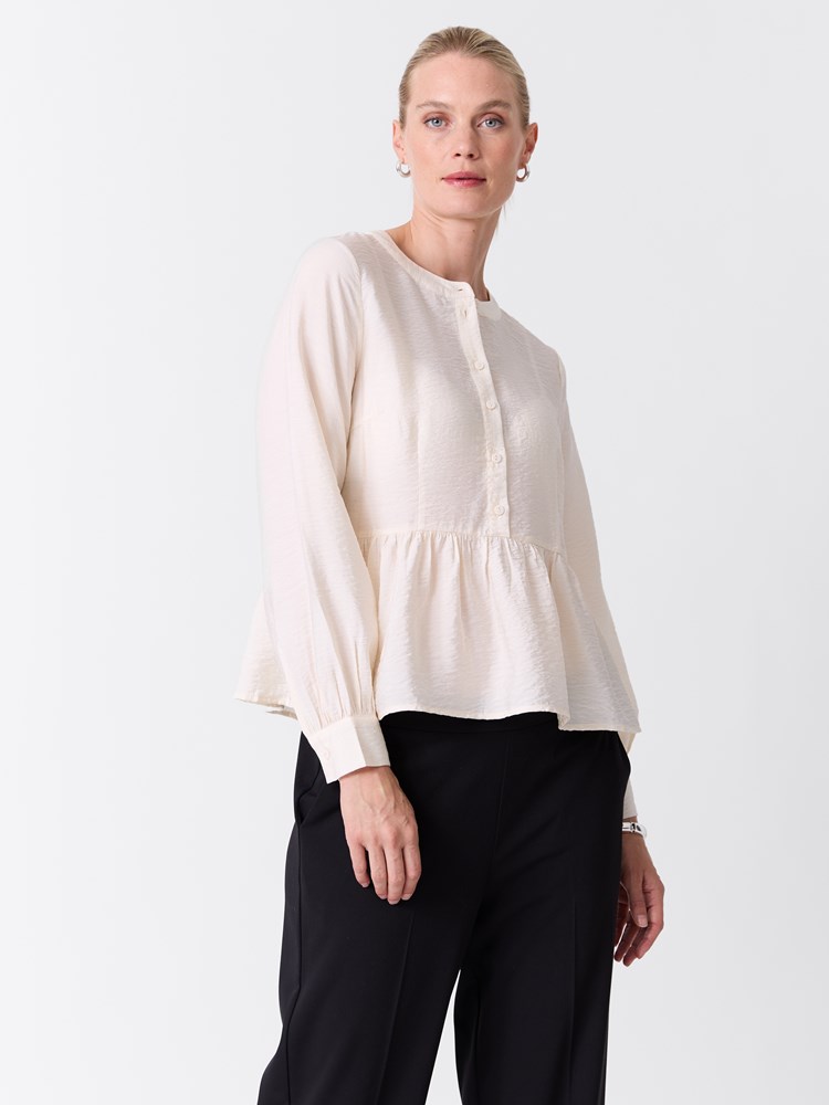 Camelia bluse 7516672_O79-VAVITE-W26-Modell-Front_chn=match_7692_Camelia bluse O79.jpg_Front||Front
