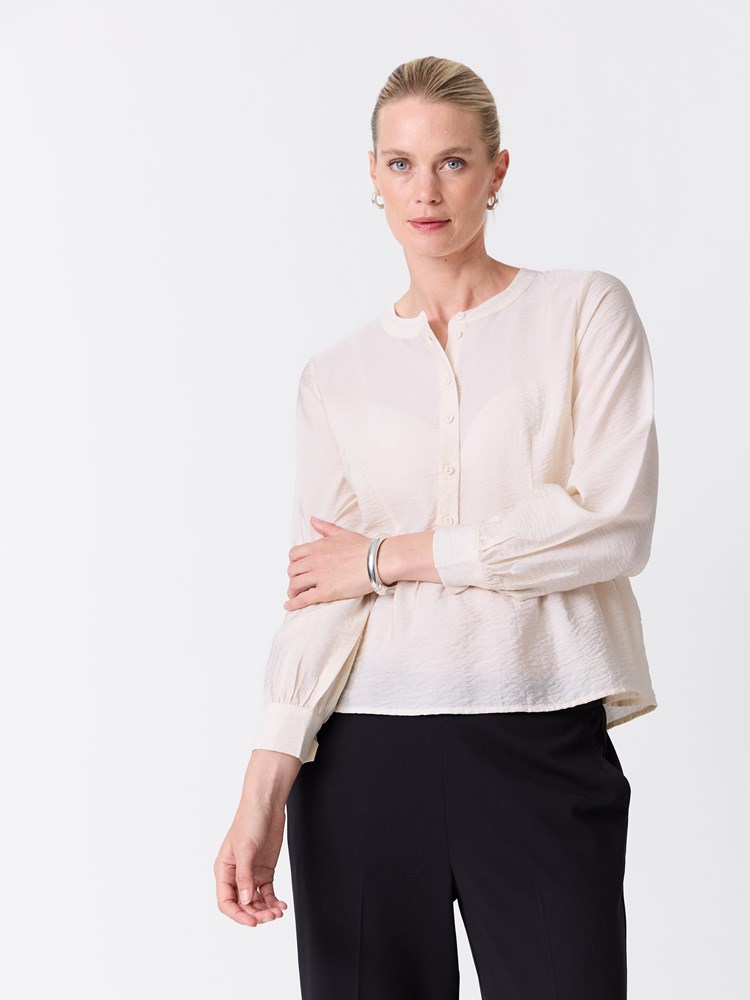 Camelia bluse 7516672_O79-VAVITE-W26-Modell-Front_chn=match_9474_Camelia bluse O79.jpg_Front||Front