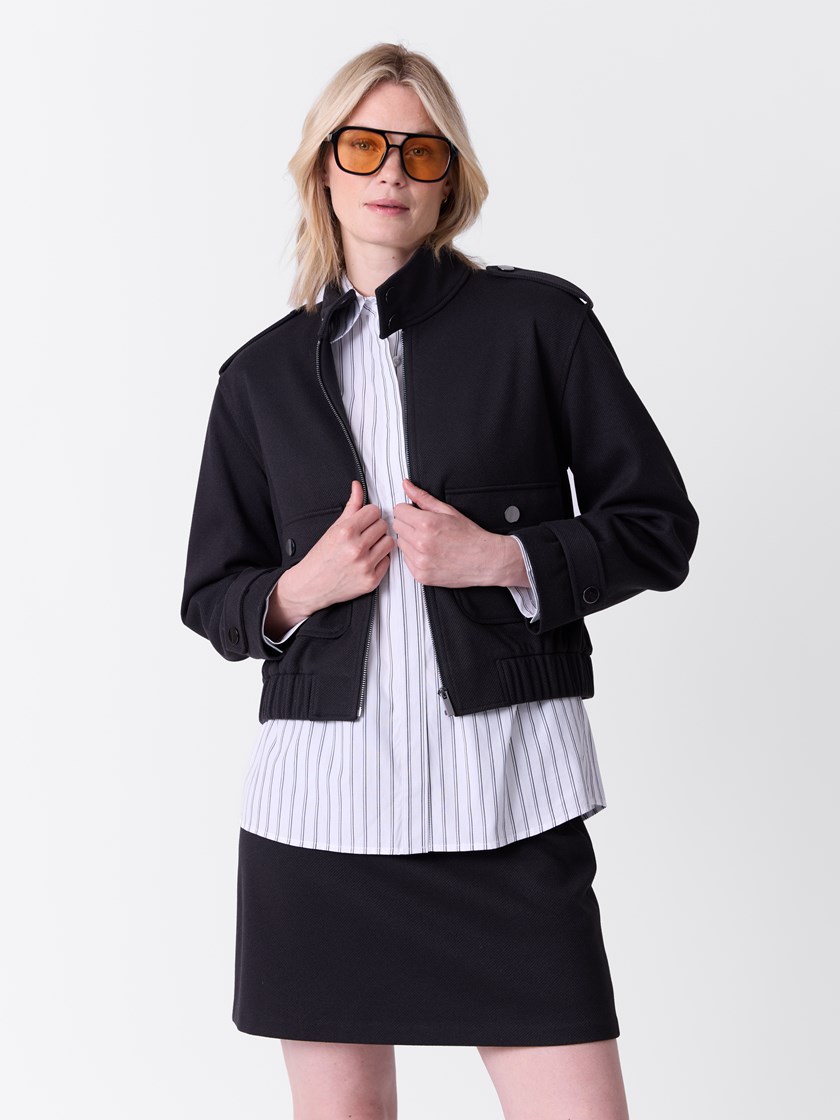 7516682 ID2 7516682_ID2-VAVITE-A26-Modell-Front_chn=match_2439_Maia jakke ID2.jpg_Front||Front