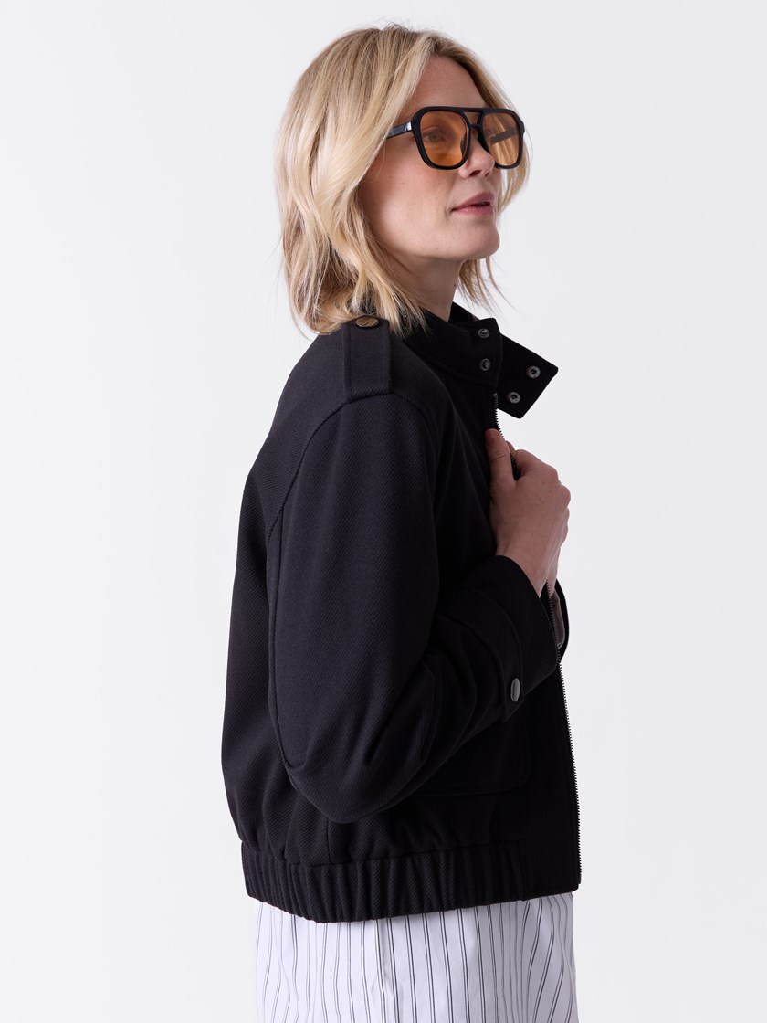 7516682 ID2 7516682_ID2-VAVITE-A26-Modell-Front_chn=match_510_Maia jakke ID2.jpg_Front||Front