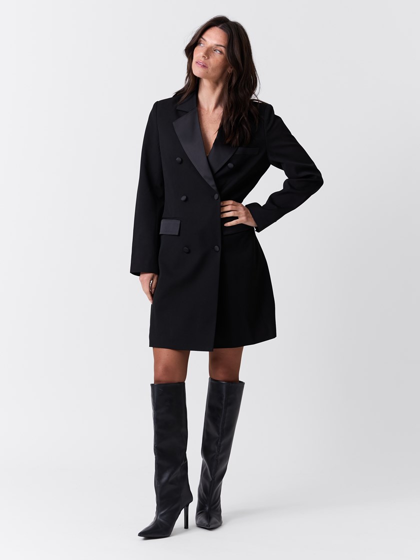 7516716 ID2 7516716_ID2-MARIEPHILIPPE-W26-Modell-Front_chn=match_7330_Corine blazerkjole ID2.jpg_Front||Front