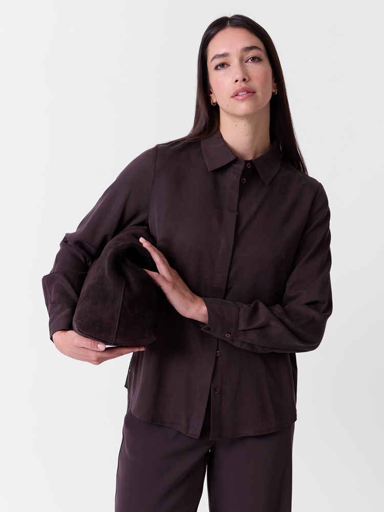 Lana skjorte 7516724_AIN-MARIEPHILIPPE-A26-Modell-Front_chn=match_5323_Lana skjorte AIN.jpg_Front||Front