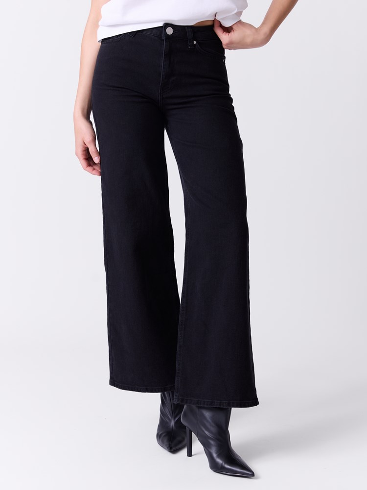 Estelle wide jeans 7516770_DAI-DONNA-A26-Modell-Front_chn=match_161_Estelle wide jeans DAI.jpg_Front||Front