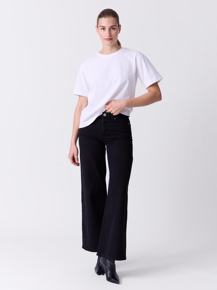 Estelle wide jeans 7516770_DAI-DONNA-A26-Modell-Front_chn=match_3593_Estelle wide jeans DAI.jpg_Front||Front
