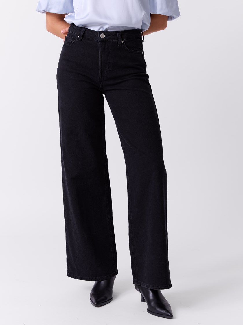 7516770 DAI 7516770_DAI-DONNA-A26-Modell-Front_chn=match_3918_Estelle wide jeans DAI.jpg_Front