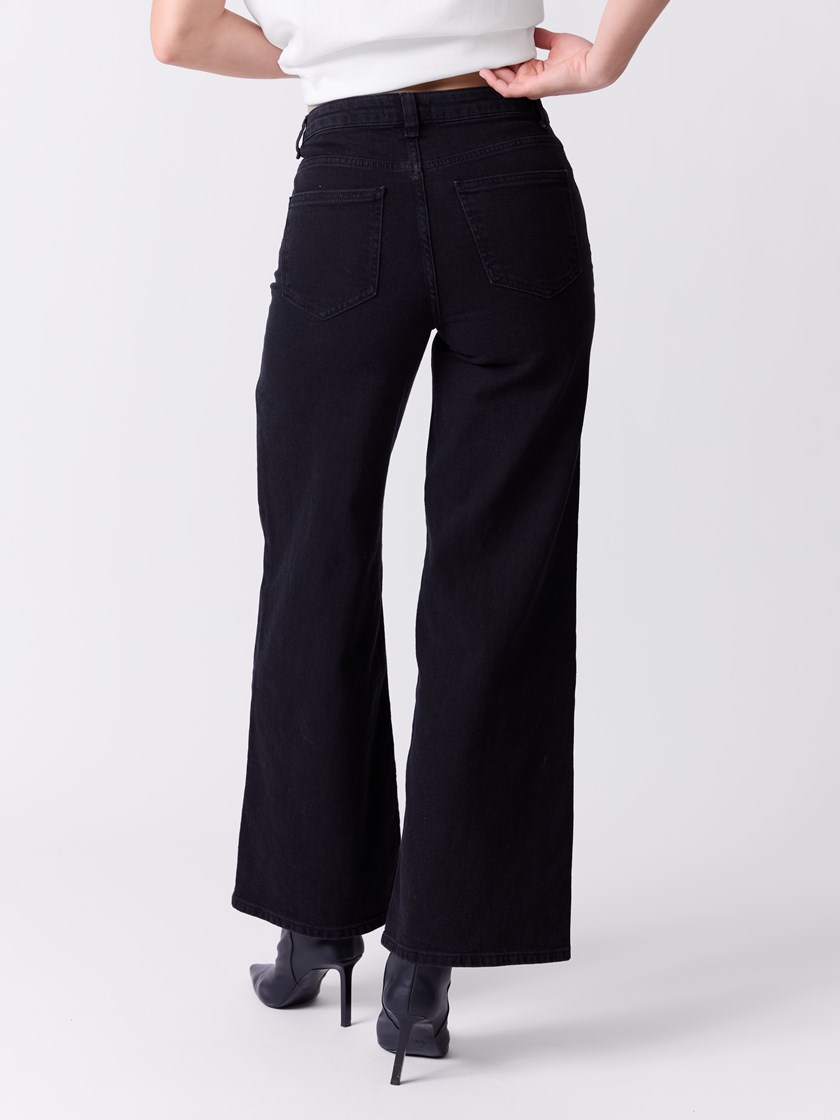 7516770 DAI 7516770_DAI-DONNA-A26-Modell-Front_chn=match_6937_Estelle wide jeans DAI.jpg_Front||Front