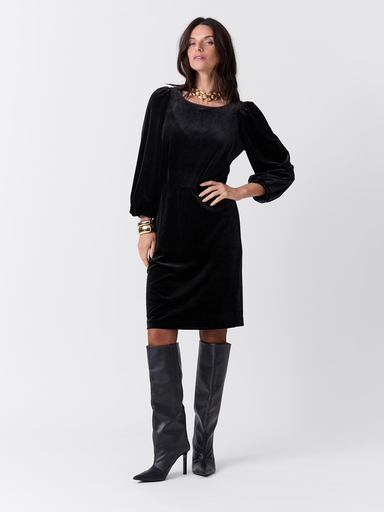 Ingrid velourkjole 7516812_ID2-MARIEPHILIPPE-W26-Modell-Front_chn=match_3664_Ingrid velourkjole ID2.jpg_Front||Front