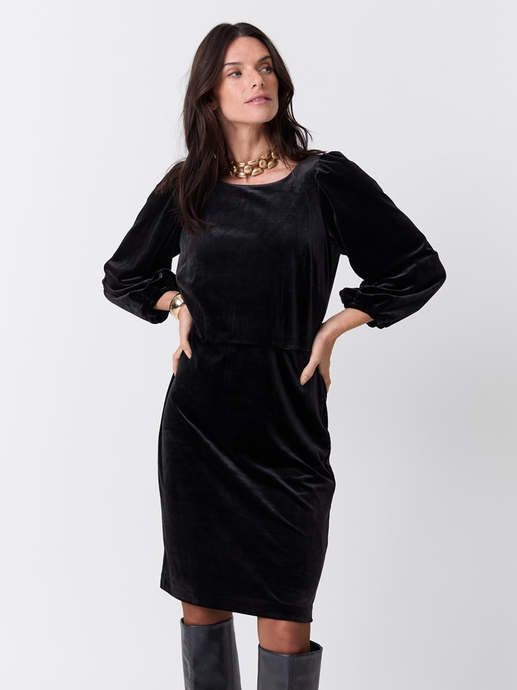 Ingrid velourkjole 7516812_ID2-MARIEPHILIPPE-W26-Modell-Front_chn=match_9650_Ingrid velourkjole ID2.jpg_Front||Front
