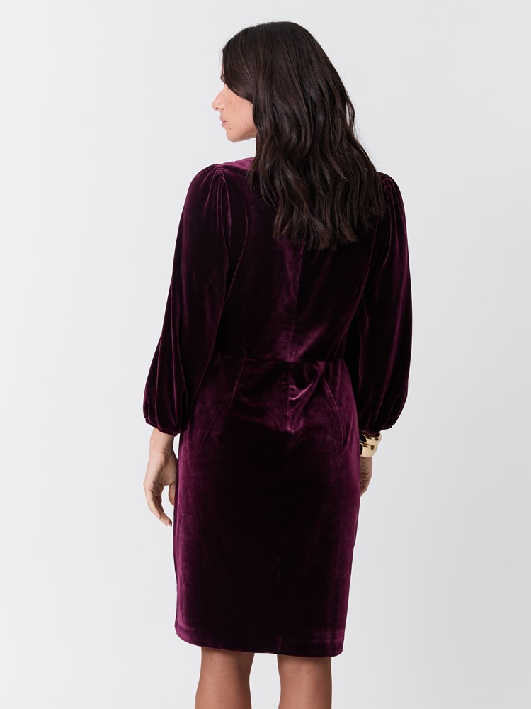 Ingrid velourkjole 7516812_MWD-MARIEPHILIPPE-W26-Modell-Front_chn=match_750_Ingrid velourkjole MWD.jpg_Front||Front