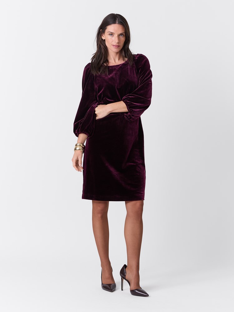 Ingrid velourkjole 7516812_MWD-MARIEPHILIPPE-W26-Modell-Front_chn=match_9048_Ingrid velourkjole MWD.jpg_Front||Front