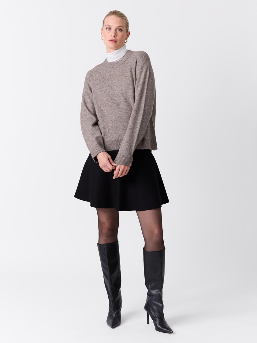 7516860 AHK 7516860_AHK-VAVITE-W26-Modell-Front_chn=match_9956_Stella genser AHK.jpg_Front||Front