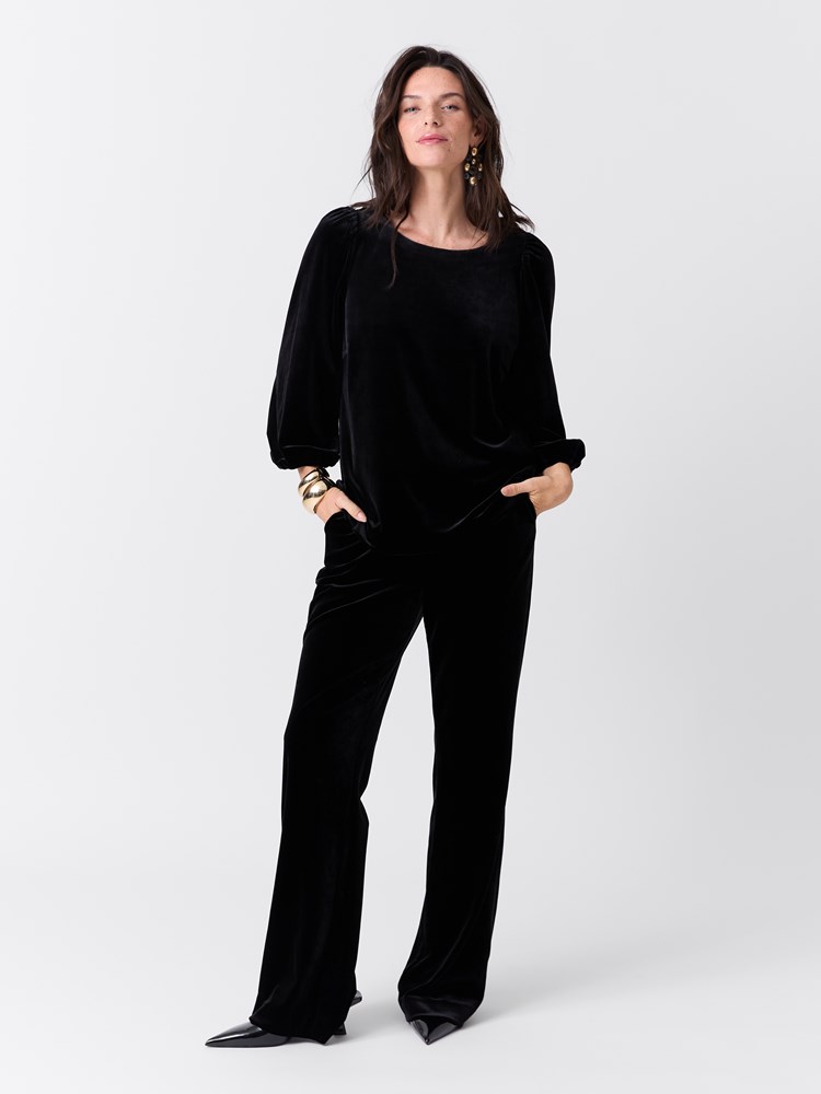 Ingrid velourtopp 7516866_ID2-MARIEPHILIPPE-W26-Modell-Front_chn=match_7167_Ingrid velourtopp ID2.jpg_Front||Front