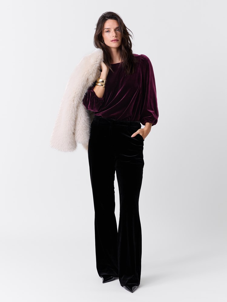 Ingrid velourtopp 7516866_MWD-MARIEPHILIPPE-W26-Modell-Front_chn=match_5244_Ingrid velourtopp MWD.jpg_Front||Front
