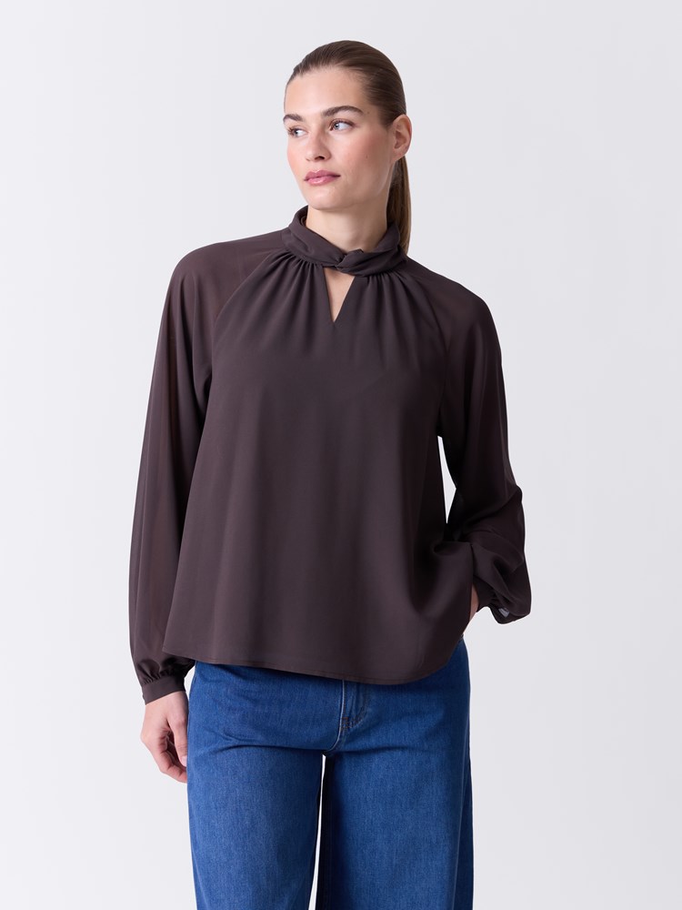 Anea bluse 7516872_AIJ-DONNA-A26-Modell-Front_chn=match_116_Anea bluse AIJ.jpg_Front||Front