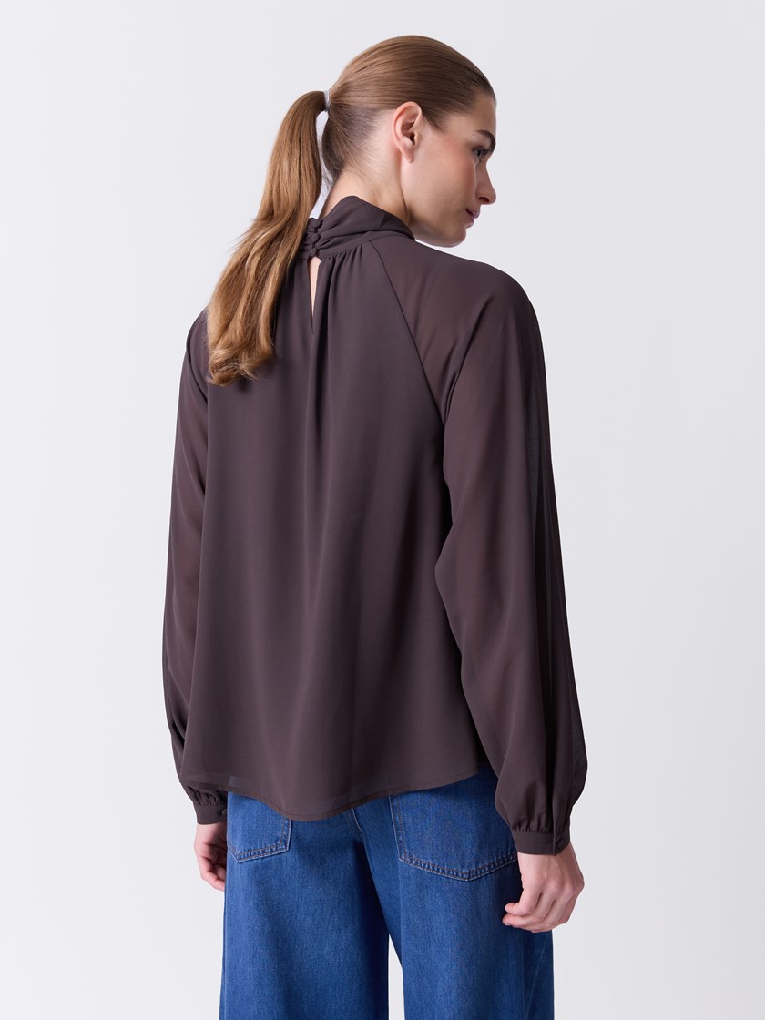7516872 AIJ 7516872_AIJ-DONNA-A26-Modell-Front_chn=match_2472_Anea bluse AIJ.jpg_Front||Front