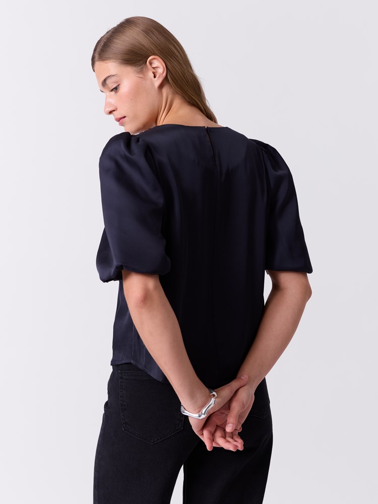 Etoile bluse 7516886_IEG-DONNA-W26-Modell-Front_chn=match_4062_Etoile bluse IEG.jpg_Front||Front