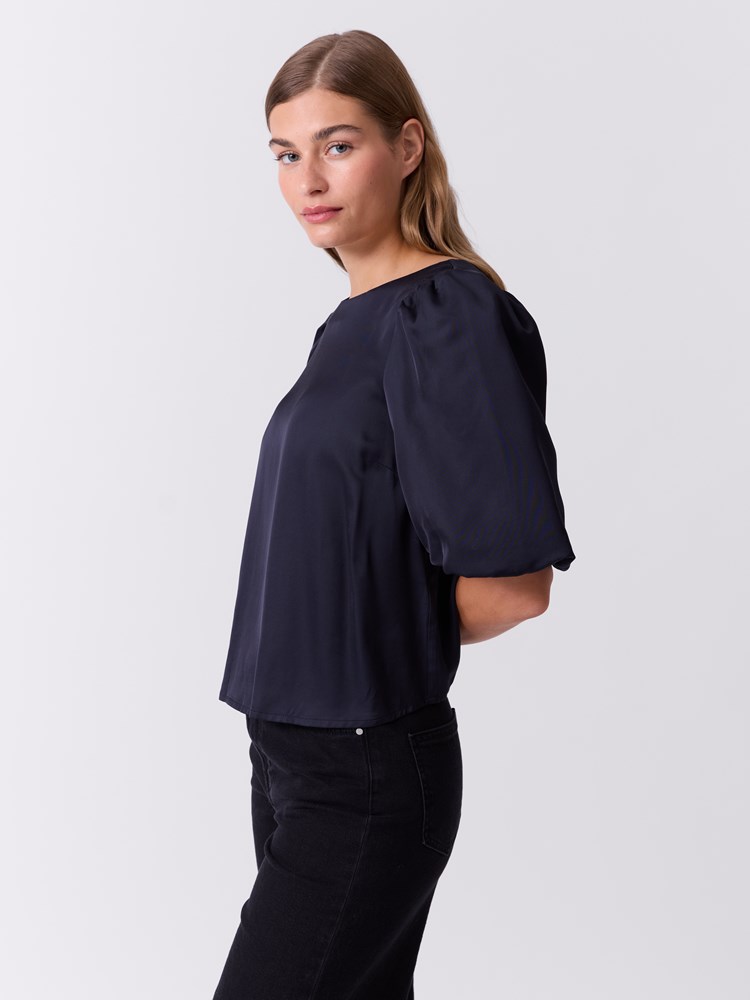 Etoile bluse 7516886_IEG-DONNA-W26-Modell-Front_chn=match_9183_Etoile bluse IEG.jpg_Front||Front