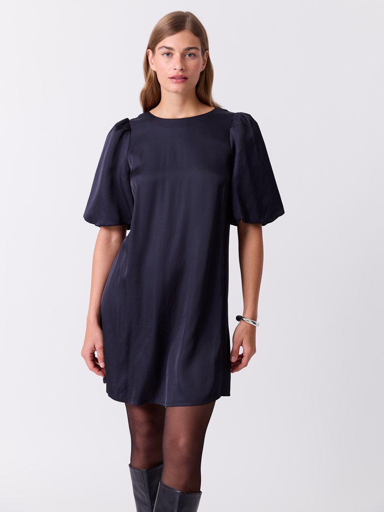 Etoile kjole 7516887_IEG-DONNA-W26-Modell-Front_chn=match_1240.jpg_Front
