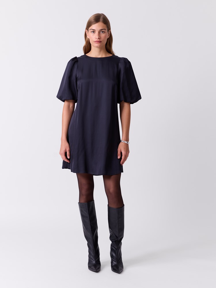 Etoile kjole 7516887_IEG-DONNA-W26-Modell-Front_chn=match_5519.jpg_Front