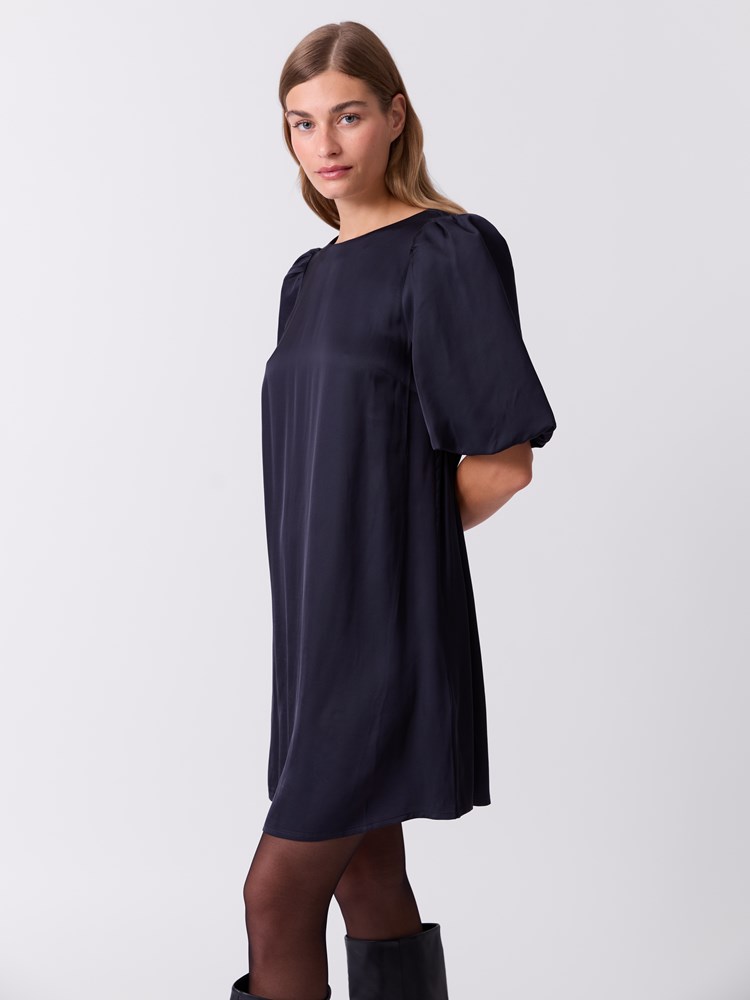 Etoile kjole 7516887_IEG-DONNA-W26-Modell-Front_chn=match_6443.jpg_Front