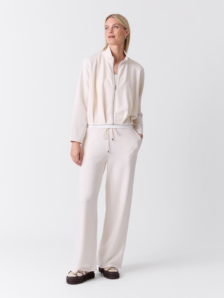 Laurel jakke 7516888_T96-VAVITE-W26-Modell-Front_chn=match_2556_Laurel jakke T96.jpg_Front||Front
