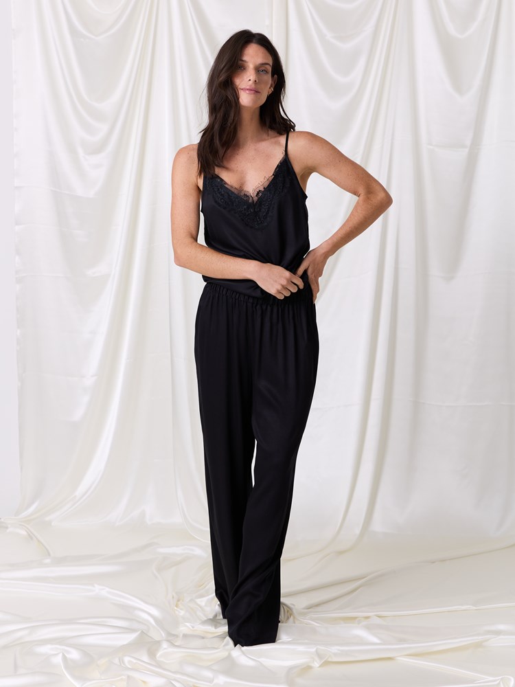 Mila lounge bukse 7516967_ID2-MARIEPHILIPPE-W26-Modell-Front_chn=match_3254_Mila lounge bukse ID2.jpg_Front||Front
