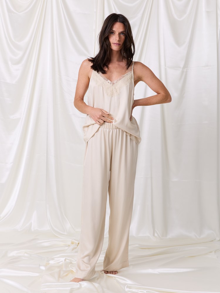 Mila lounge bukse 7516967_T96-MARIEPHILIPPE-W26-Modell-Front_chn=match_8533_Mila lounge bukse T96.jpg_Front||Front