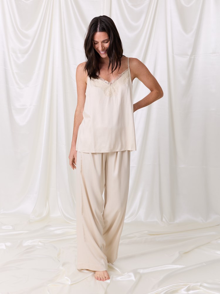 Mila lounge topp 7516968_T96-MARIEPHILIPPE-W26-Modell-Front_chn=match_2679_Mila lounge topp T96.jpg_Front||Front