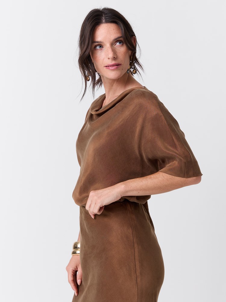 Goldie topp 7516972_U13-MARIEPHILIPPE-W26-Modell-Front_chn=match_7649_Goldie topp U13.jpg_Front||Front