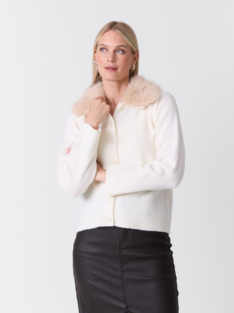 Hailee cardigan 7517021_O79-VAVITE-W26-Modell-Front_chn=match_6966.jpg_Front||Front