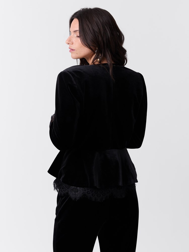 Ingrid velourjakke 7517062_ID2-MARIEPHILIPPE-W26-Modell-Front_chn=match_8396_Ingrid velourjakke ID2.jpg_Front||Front