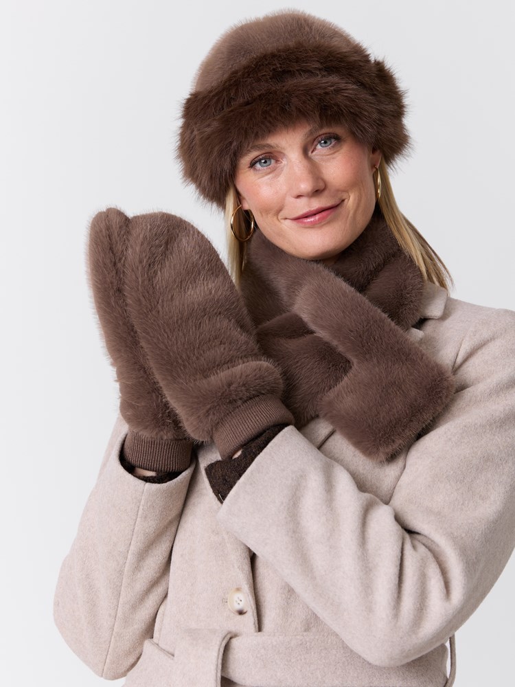 Hailee vott 7517074_AHK-VAVITE-W26-Modell-Front_chn=match_675_Hailee vott AHK.jpg_Front||Front