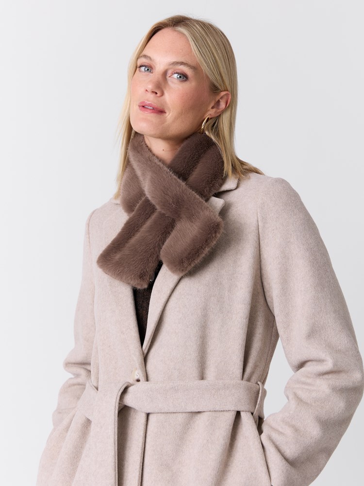 Hailee skjerf 7517075_AHK-VAVITE-W26-Modell-Front_chn=match_3986.jpg_Front||Front