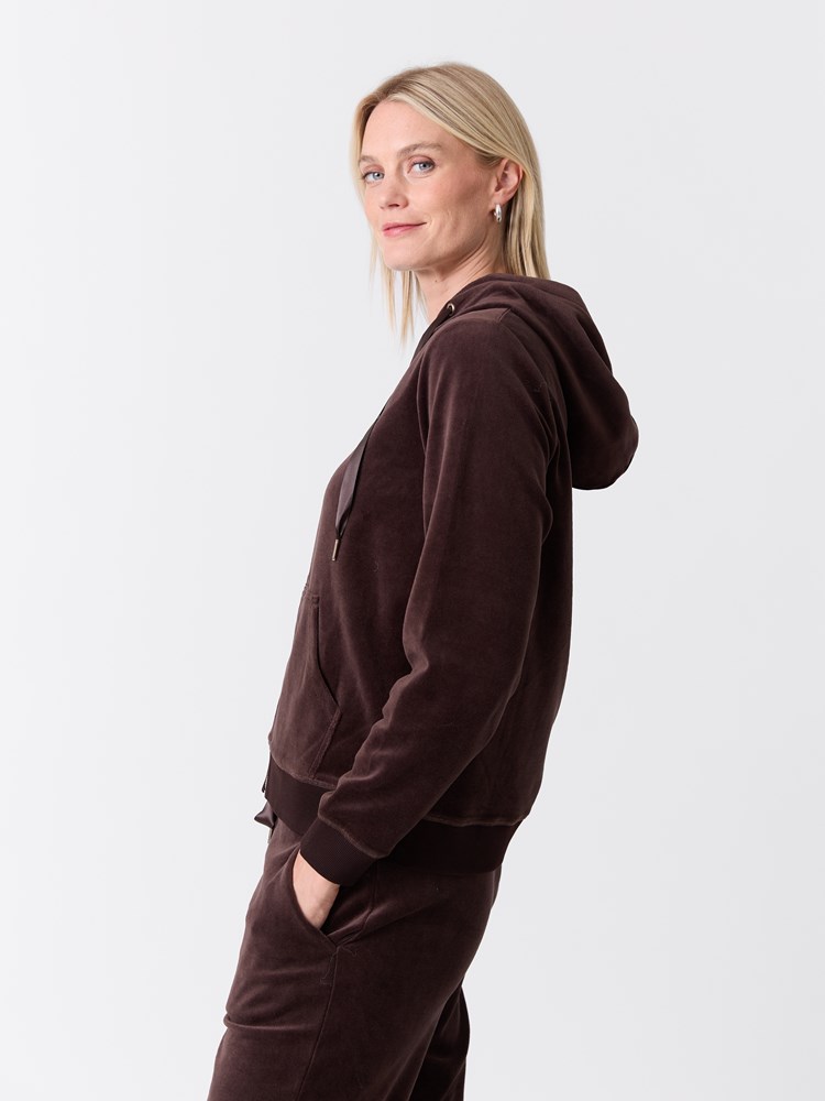Alda hettejakke 7517078_AIN-VAVITE-W26-Modell-Front_chn=match_280_Alda hettejakke AIN.jpg_Front||Front