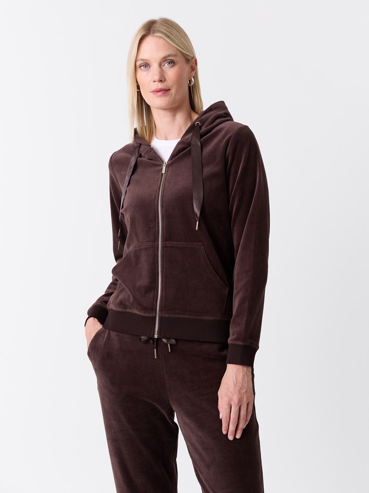 Alda hettejakke 7517078_AIN-VAVITE-W26-Modell-Front_chn=match_2978_Alda hettejakke AIN.jpg_Front||Front