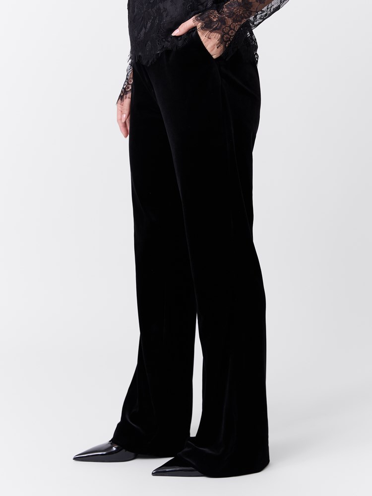Ingrid velourbukse 7517090_ID2-MARIEPHILIPPE-W26-Modell-Front_chn=match_7532_Ingrid velourbukse ID2.jpg_Front||Front