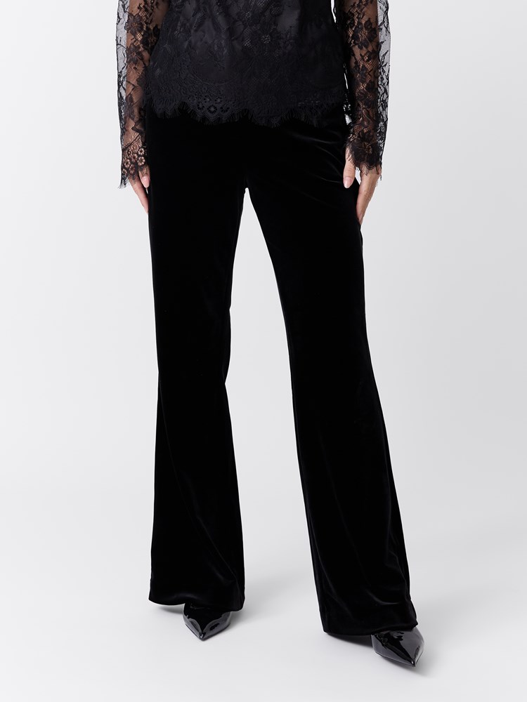 Ingrid velourbukse 7517090_ID2-MARIEPHILIPPE-W26-Modell-Front_chn=match_7892_Ingrid velourbukse ID2.jpg_Front||Front