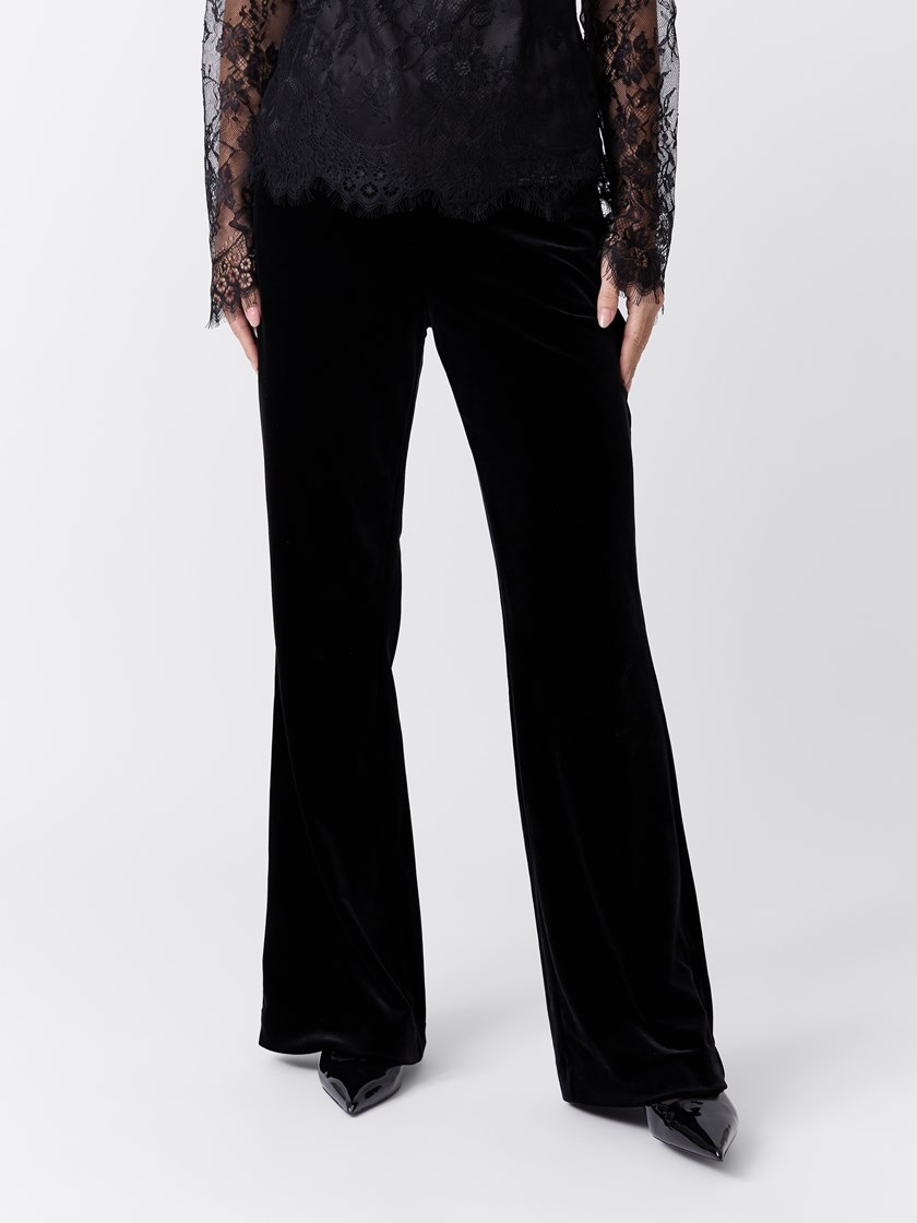 7517090 ID2 7517090_ID2-MARIEPHILIPPE-W26-Modell-Front_chn=match_7892_Ingrid velourbukse ID2.jpg_Front||Front