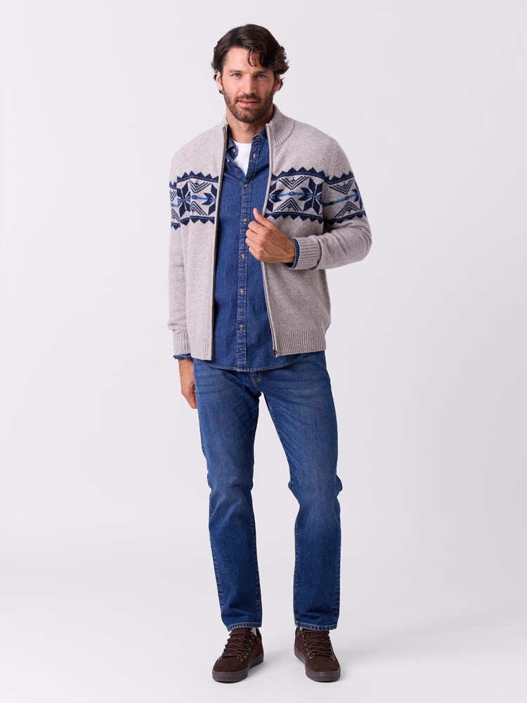 Neil cardigan 7517092_U00-REDFORD-W26-Modell-Front_chn=match_6914_Neil cardigan U00.jpg_Front