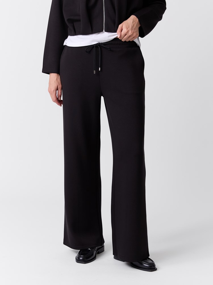 Laurel bukse 7517128_ID2-VAVITE-W26-Modell-Front_chn=match_3714_Laurel bukse ID2.jpg_Front||Front